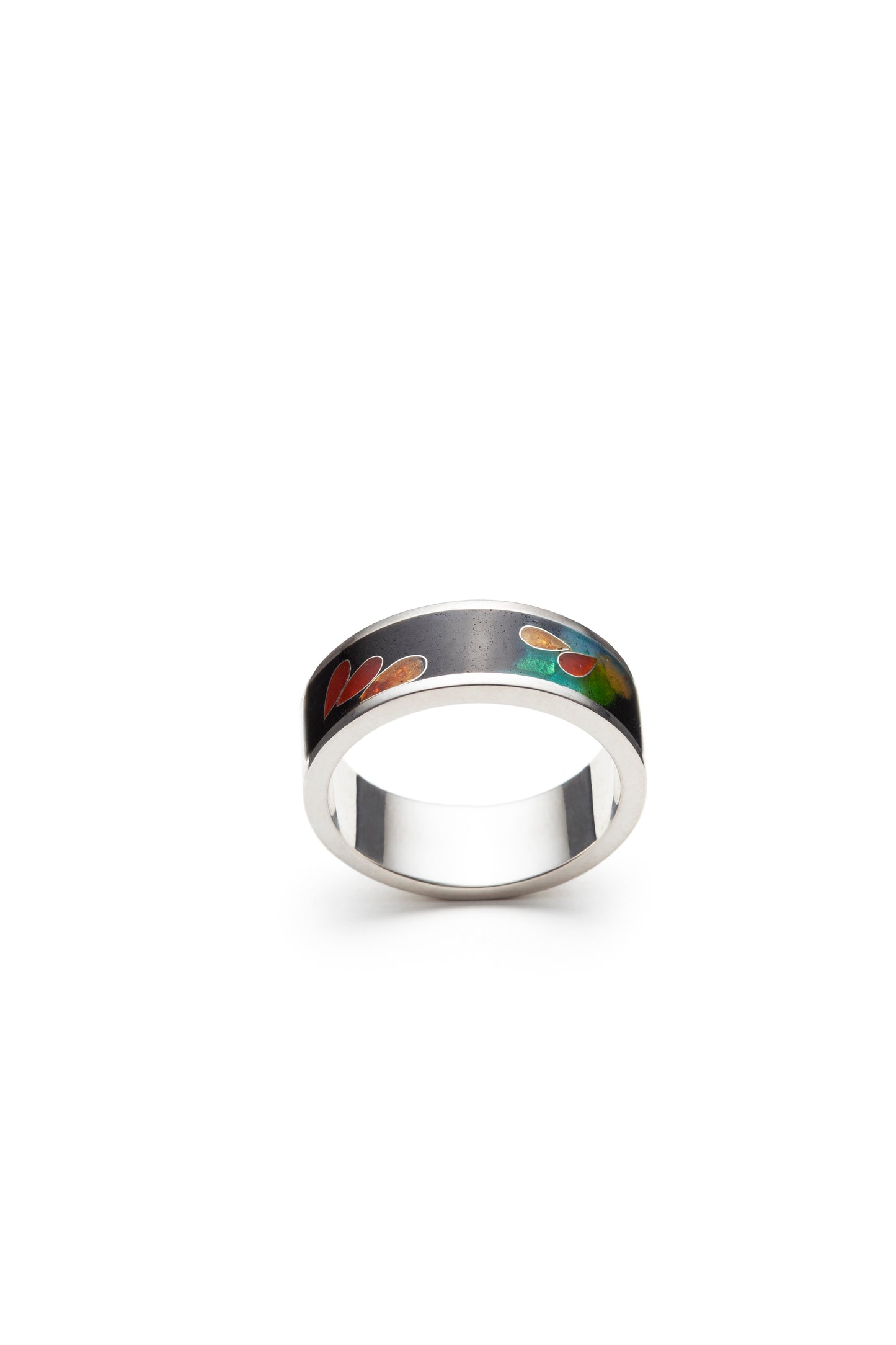 Contemporary band ring